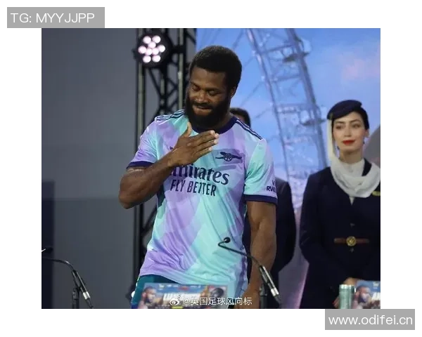 慈善拳击赛精彩上演切尔西传奇乔迪莫里斯战胜热刺名宿本特利