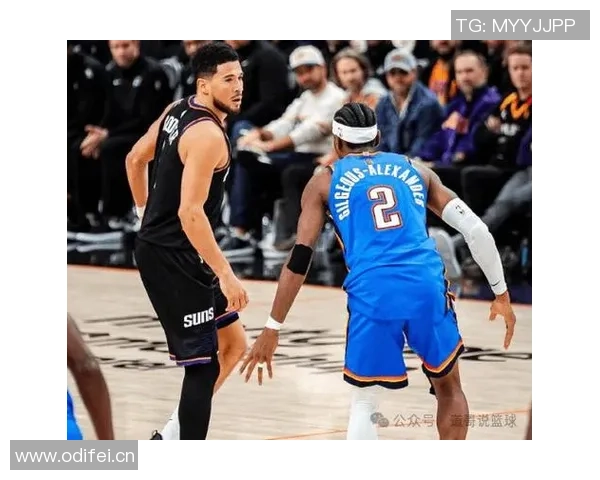 布克下半场狂砍23分揭秘：脱掉紧身防护短裤后活动自如