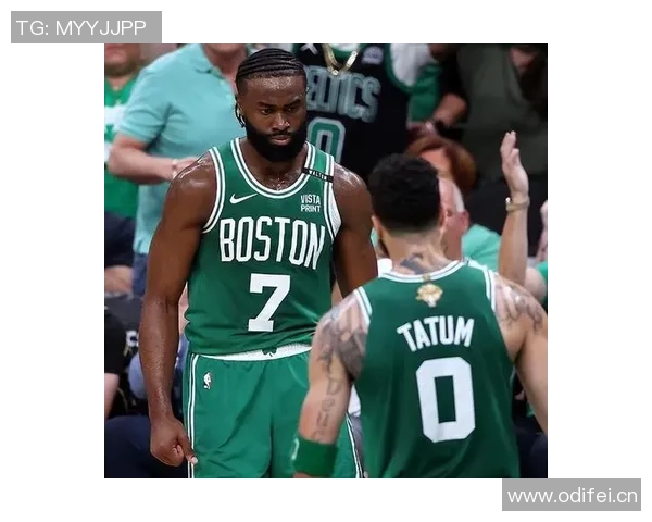 布朗生涯第五次三双超越塔图姆荣登队史第九位成就辉煌