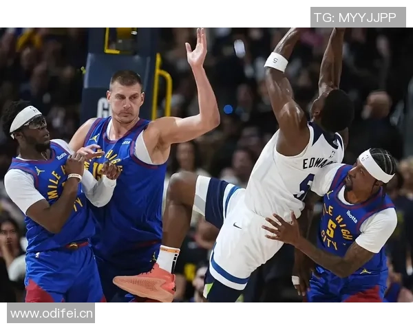 约基奇险些创造四双神迹18投10中贡献28分11篮板12助攻9失误6犯离场